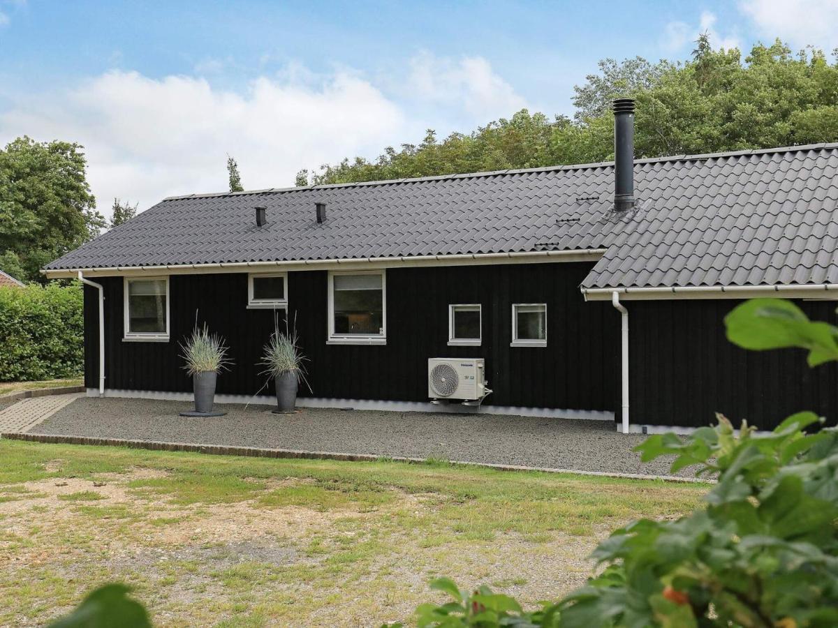 6 Person Holiday Home In Hemmet Екстериор снимка